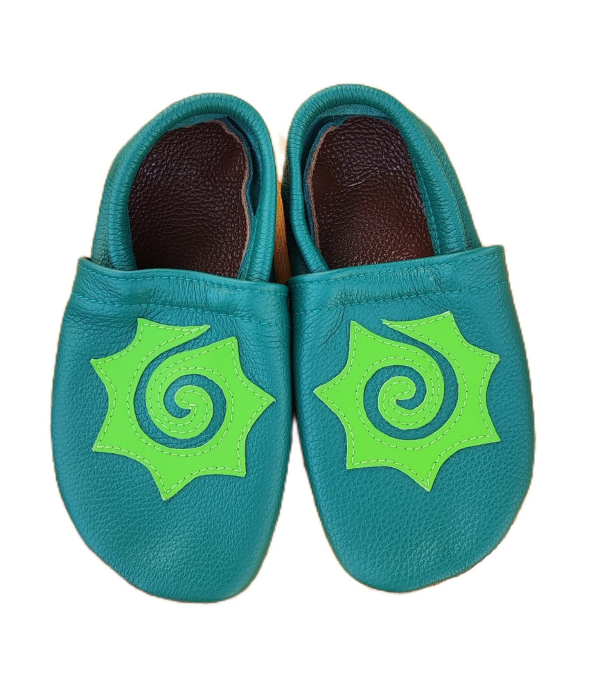 Calzado barefoot adulto en piel verde con sol