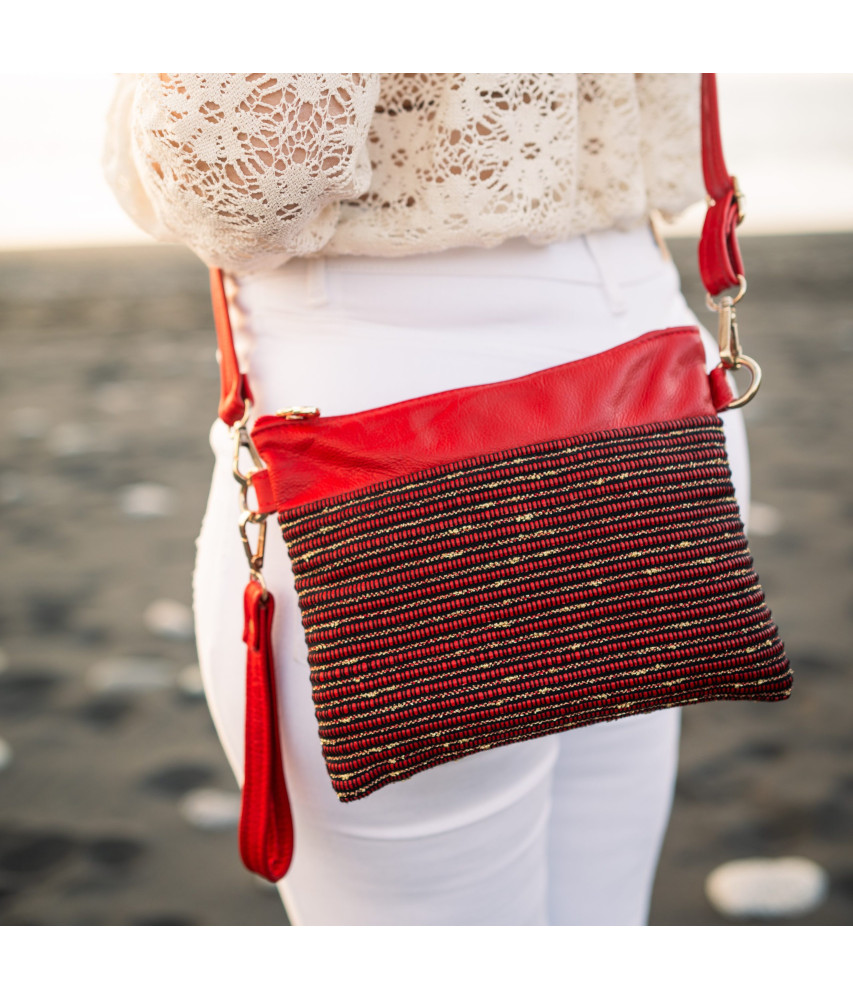 Bolso con tejido en piel color rojo (pieza unica)